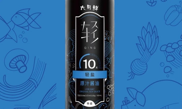 （六月鲜10g轻盐原汁酱油，每100ml酱油中含有10g食盐）