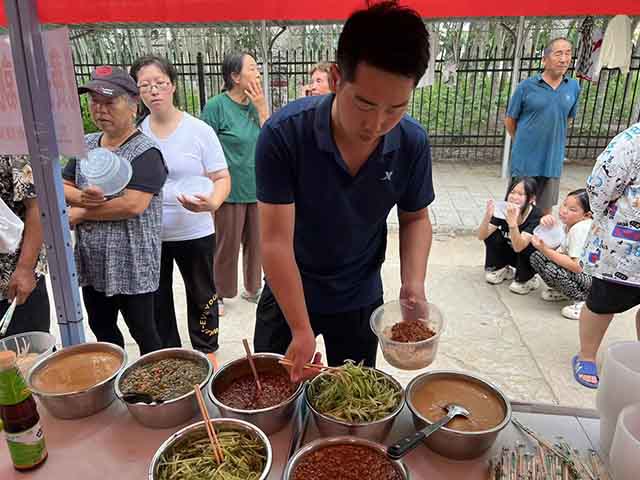 （涿州、献县等安置地救助现场）